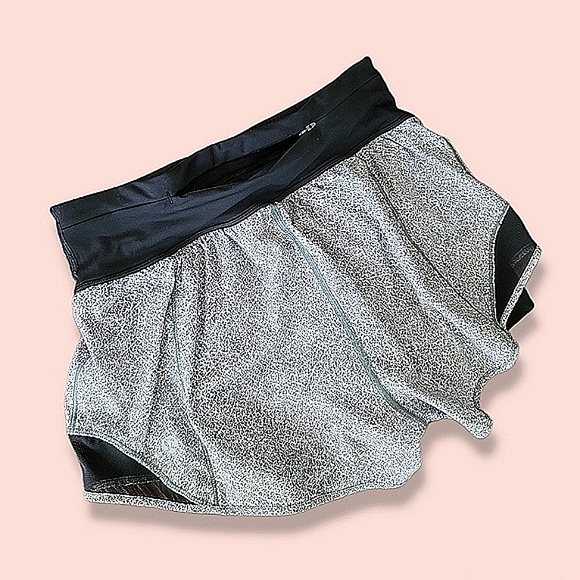 LULULEMON ATHLETICA SHORTS - Picture 5 of 8